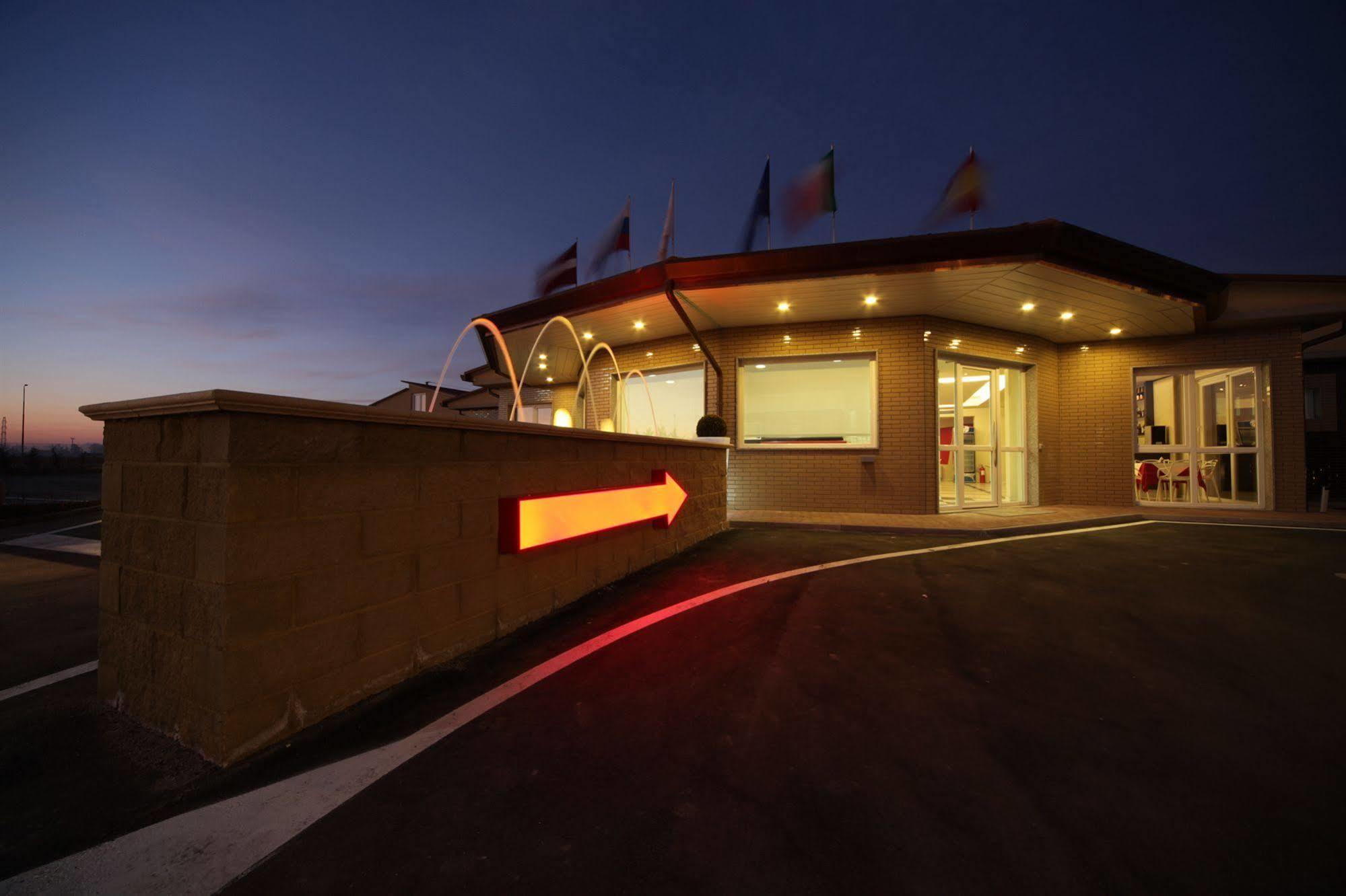 Motel Autosole Vip Castelnuovo Scrivia Exterior photo